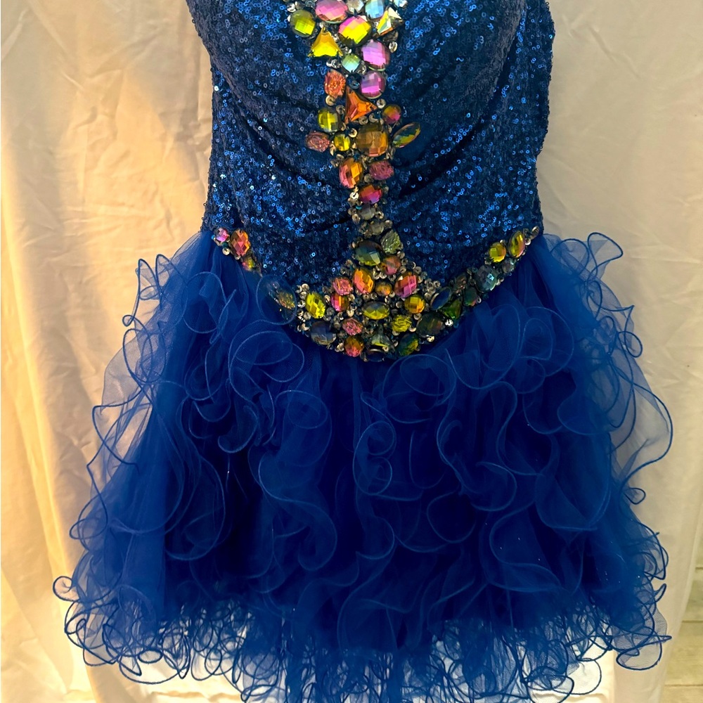 Gorgeous, fun party royal blue mini dress.